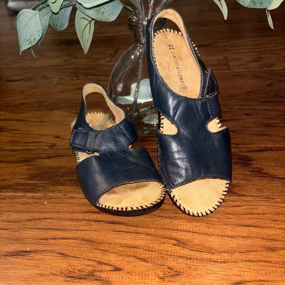Naturalizer Navy Blue Leather Comfort Sandals | Size 5M. NWOT